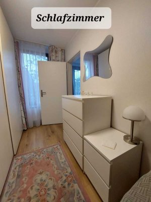 Freundliche und sanierte 2-Zimmer-Wohnung mit gehobener Innenausstattung mit Einbauküche in Erkrath