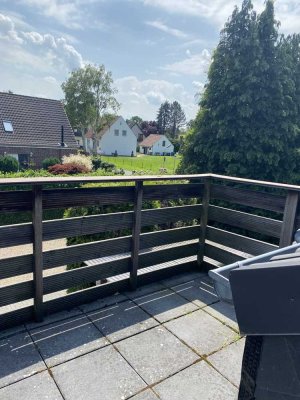 Erstbezug nach Renovierung, helle 3 Zi. WHG, EBK, Vollbad, Balkon