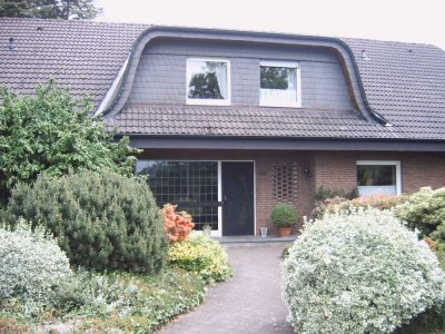 ruhige, freundliche Erdgeschosswohnung mit überdachter Terrasse und eigenem Garten