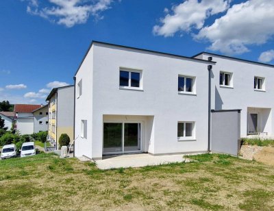 Provisionsfreie Doppelhaushälfte in Peuerbach: 4 Zimmer, Doppelcarport, Terrasse, Eigengarten, belagsfertig, € 310.000,-!