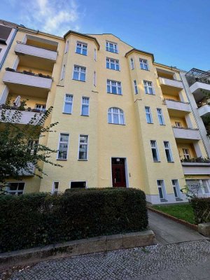 Provisionsfrei! Jugendstilhaus, lichtdurchflutete+topmod. 3-Zimmerwohnung mit Balkon in ruhiger Lage