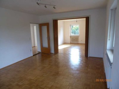 ** Großzügige 4 Zimmer-Altbau-Wohnung in Bindlach**