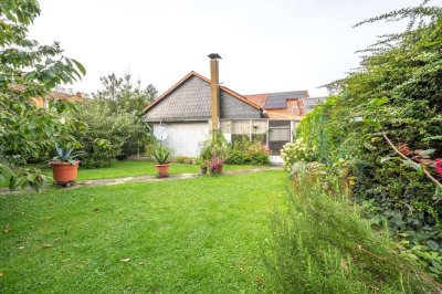 Charmantes Einfamilienhaus mit idyllischem Garten in naturnaher Lage