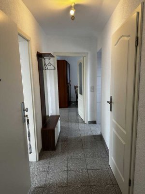 gepflegte, vollmöblierte 2,5-Zimmer-DG-Wohnung mit Terrasse/Balkon und Einbauküche in Karlsruhe