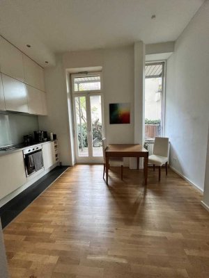 Nähe Bergerstraße; Möblierte Design Altbauwohnung mit Terrasse im EG.