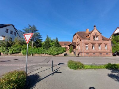 Wundervolles Hofgut in gehauenem rotem Sandstein