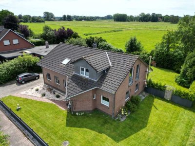 Großzügiges Einfamilienhaus mit Einliegerwohnung und Blick ins Grüne - FeWo /Home-Office möglich