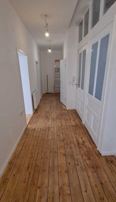 Neuwertige 4-Raum-Altbauwohnung mit gehobener Innenausstattung im Martinsviertel (Nähe Riegerplatz)