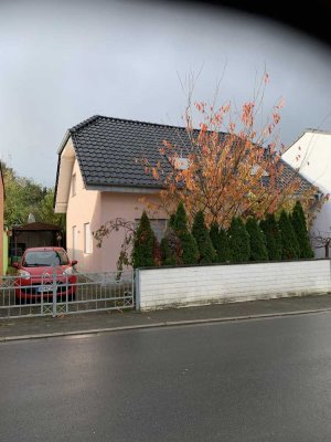 Schönes 4-Zimmer-Haus mit 40 qm Terasse und großem Grundstück in Elsdorf-Niederemdt