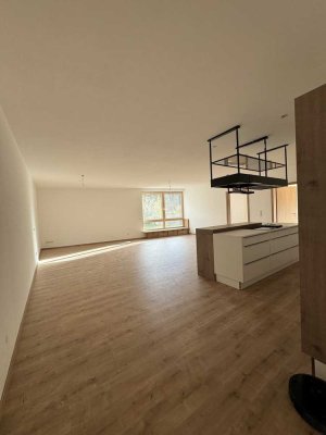 Neubau 3-Zimmer-Wohnung im Grünen - einziehen und wohlfühlen