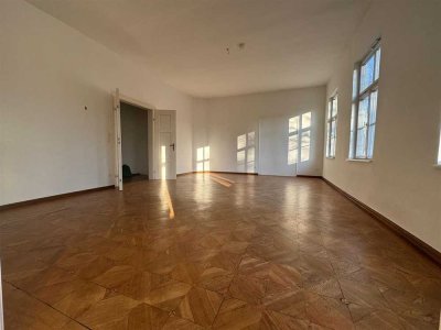 Weimar* Altstadt* san. Altbau* 3 Zi* Wohnküche*EBK abkaufbar* Parkett* Wanne* Etagenheizung