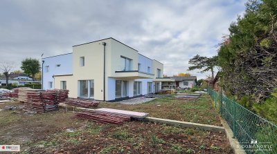 NEU! ++ ERSTBEZUG ++ SCHÜSSELFERTIG ++ 152,50 m² ++ 5 ZIMMER + 2 BALKONE + TERRASSE + EIGENGARTEN + 2 PKW Stellplätze ++