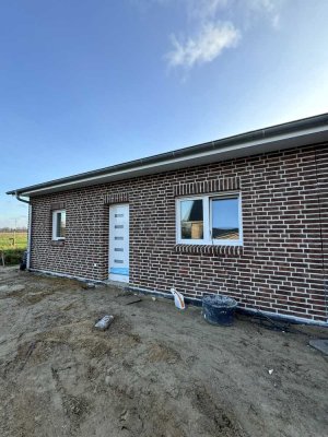 Moderne Doppelhaushälfte im Bungalow-Stil in Hammah zu vermieten