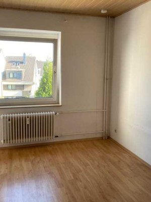 Großzügige, gepflegte und gut geschnittene 2-Zimmer-Wohnung mit Balkon in Köln-Holweide