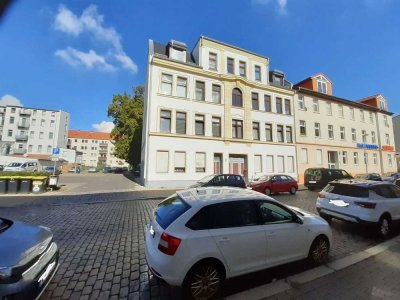 Moderne 4-Raumwohnung mit Balkon und hellem Duschbad sowie vollausgestatteter Einbauküche