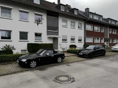 Sanierte, ruhige 3-Zimmer-Wohnung in Resse, Tageslichtbad mit Badewanne und Gemeinschaftsgarten