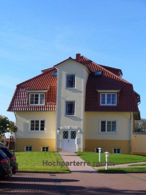 Stilvolle 2-Raum-Hochparterre-Wohnung mit geh. Innenausstattung mit Balkon und EBK in Göhren-Lebbin