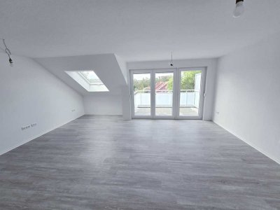 Ab 01.03: Neubau/Erstbezug nach DG-Ausbau: Tolle 2-Zimmer-Wohnung mit West-Balkon