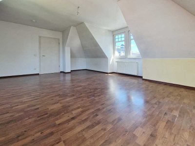 Ab 01.02.2025***Frisch renovierte 3-Zimmer-Wohnung mit Duschbad und herrlichen Blick ins Grüne!