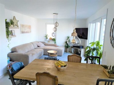 Sehr schöne und moderne Maisonette- Wohnung (4,0 Zimmer) mit großem Balkon