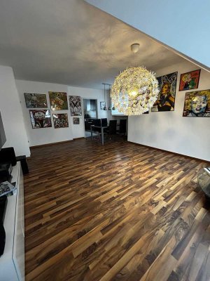 Gepflegte 4 Zimmer, Küche, Bad mit Balkon in Königsbrunn