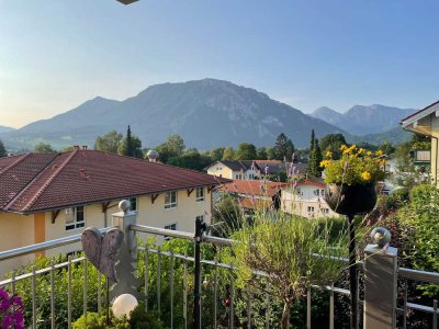 Gepflegte 4-Raum-Wohnung mit Balkon und Einbauküche in Ruhpolding