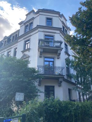 SCHÖNE DACHGESCHOSSWOHNUNG MIT WEITBLICK ÜBER DRESDEN