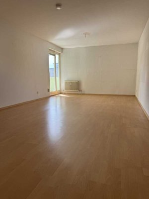 Bezugsfrei: Exquisite 4-Zimmer-Wohnung mit Balkon und Tiefgaragenstellplatz in Gundelfingen