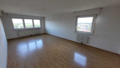 Vorteilhaft geschnittene 4-Zimmerwohnung mit Balkon, Tiefgarage und Keller