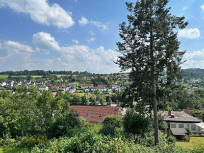 Massives Reihenhaus mit überdachtem Pool und traumhaftem Ausblick