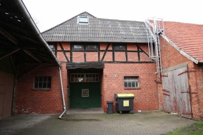 2-Zi-Dachgeschosswohnung mit Abstellraum und Stellplatz in Husum