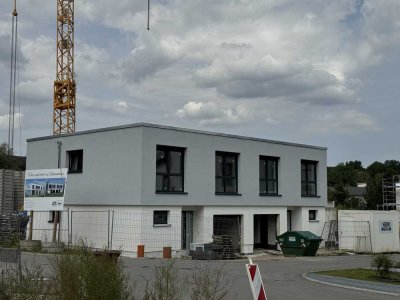 KfW40 Doppelhaus mit 126 m² Wohnfläche inkl. Garage und eigenem Garten