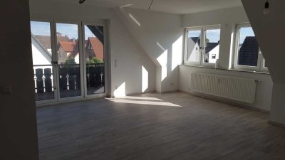 Lichtdurchflutete DG-Wohnung mit neuer, moderner Einbauküche