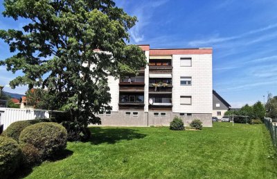 Geräumige Souterrain-Wohnung in Knittelfeld: Sanierungsobjekt mit Loggia und Parkplatz