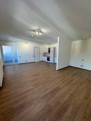 Seniorenwohnung mit Notrufknopf, Balkon, EBK, StPl,  Amberg