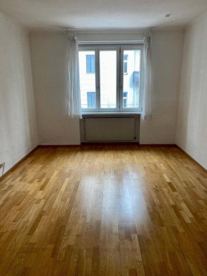 Helle WG geeignete 2 Zimmer Wohnung Nähe Augarten