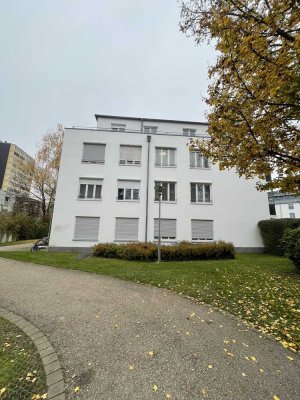 Exklusive 3,5-Zimmer-Erdgeschosswohnung mit Gartenanteil in Augsburg (saniert)