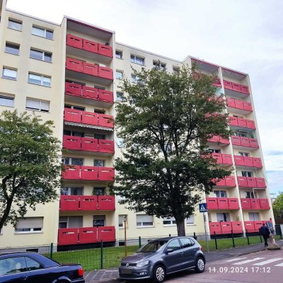 Schicke 3 - Zimmer Wohnung mit Balkon und EBK zentral in HU-Kesselstadt -  Sofort Bezug möglich!