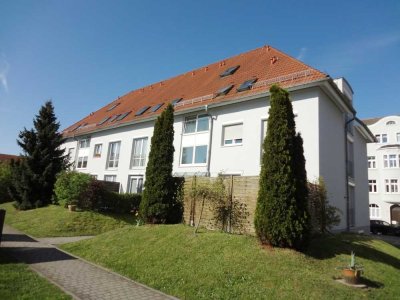 Schöne helle 2-Raumwohnung mit Balkon u. Stellpl. in zentraler Lage zu vermieten