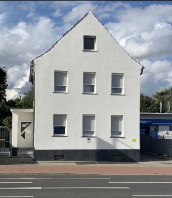 *Reserviert* Freistehendes Haus in zentraler Lage mit großem Garten