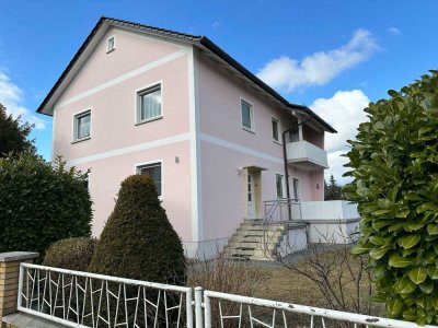 Attraktive und vollständig renovierte 3-Zimmer-Wohnung mit Balkon und Garage in Burglengenfeld