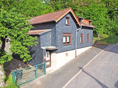 Waldidyll trifft Stadtnähe: Kleines Haus mit großen Möglichkeiten