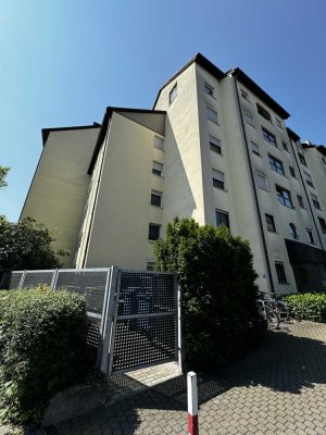 Attraktive, geräumige Wohnung in gehobener Lage mit Garage