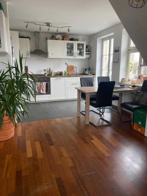 Wunderschöne 3-Zimmer-Dachgeschosswohnung mit Balkon und EBK im Proviantbachquartier Augsburg