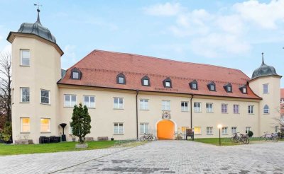 Traumhafte 4-Zimmer-Wohnung im Schloss – vereint historischen Charme und moderne Eleganz