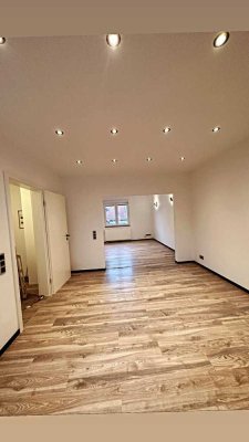 Helle und moderne 2,5-Zimmer-Wohnung zu vermieten.