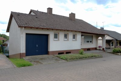 Preis VHB Privatverkauf: freistehendes Einfamilienhaus, Dachboden, Kellerraum, Garten mit Gartenhaus, Garage und Mehrzweckraum