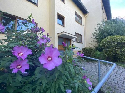 Schöne leichte Hanglage in Godesberg-Lannesdorf - Attraktive 2-Zi-DG-Wohnung mit Supersonnenbalkon.