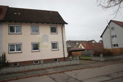 Renovierte 2-Zimmer-Wohnung mit Gartennutzung , Garage und Carport in stadtnaher Lage von Hüfingen.