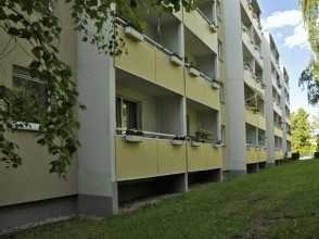 *frisch sanierte 2-Raum-Wohnung mit Balkon*